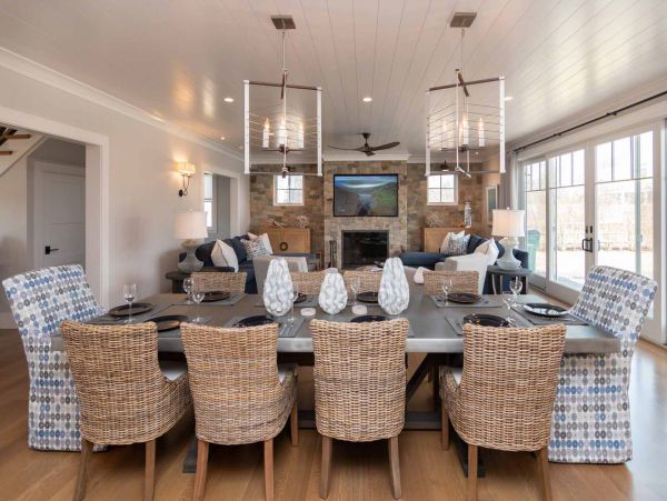 Cape Cod Home 994662
