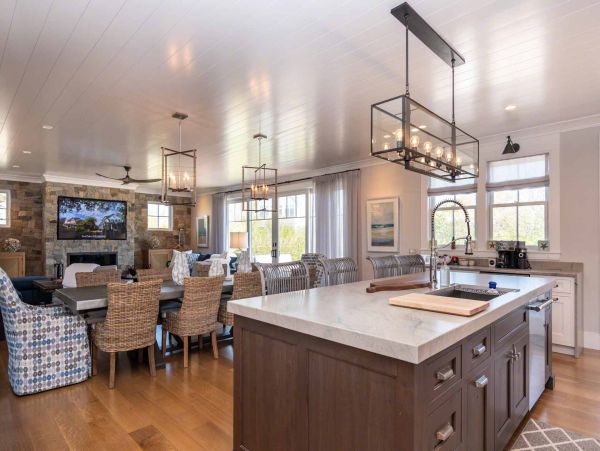 Cape Cod Home 994662