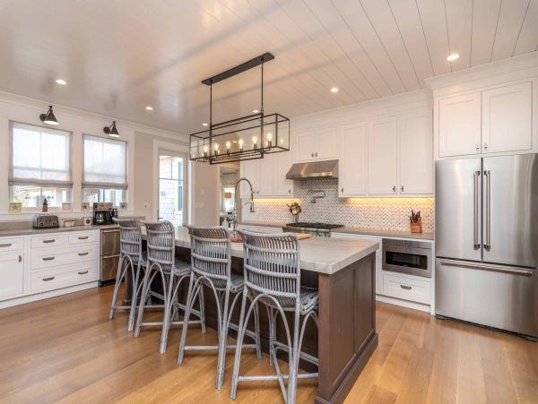 Cape Cod Home 994662