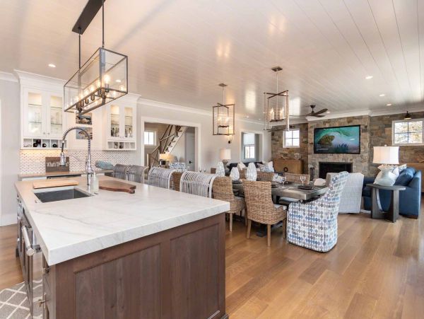 Cape Cod Home 994662