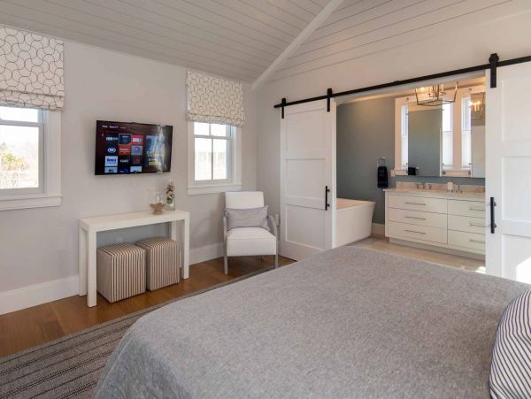 Cape Cod Home 994662
