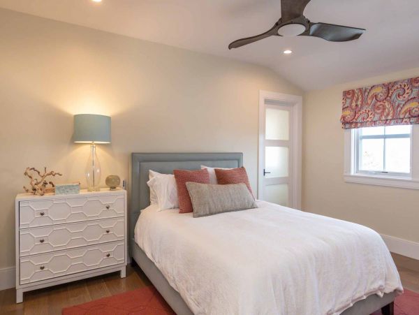 Cape Cod Home 994662