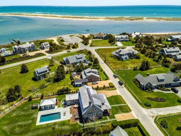 Cape Cod Home 994662