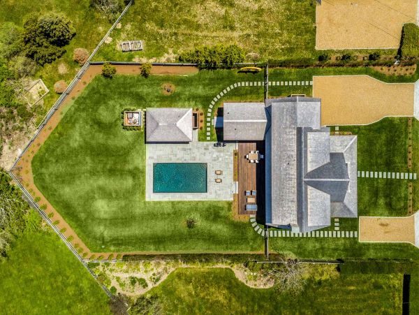 Cape Cod Home 994662