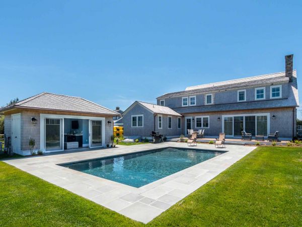 Cape Cod Home 994662