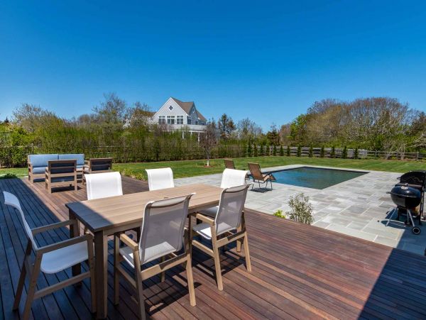 Cape Cod Home 994662