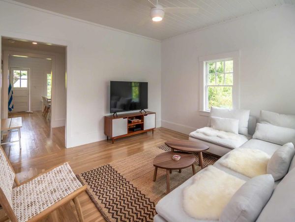 Cape Cod Home 994663