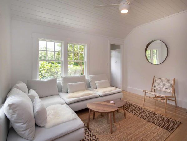 Cape Cod Home 994663