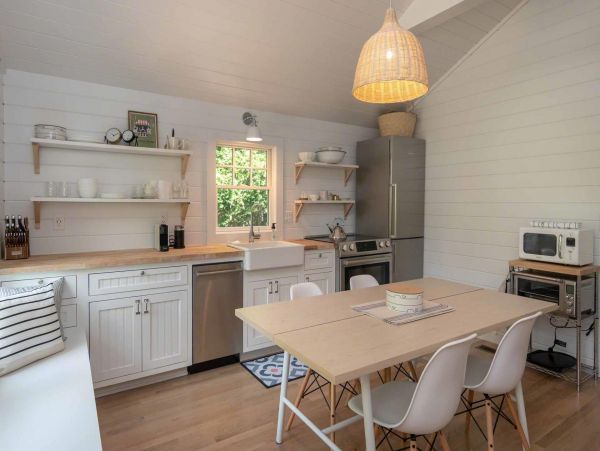 Cape Cod Home 994663