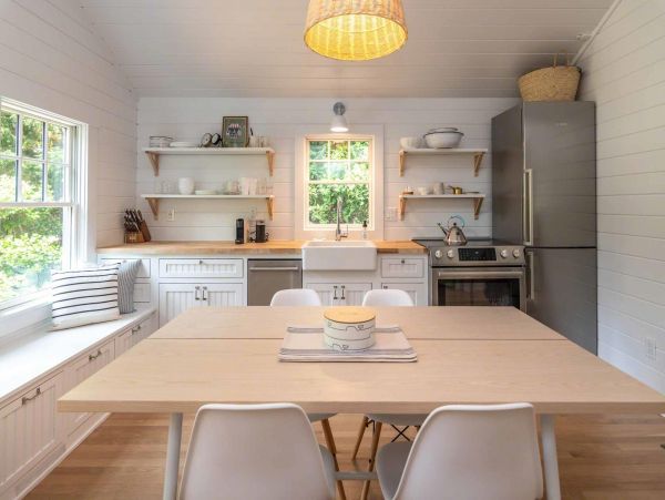 Cape Cod Home 994663