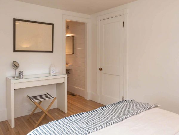 Cape Cod Home 994663