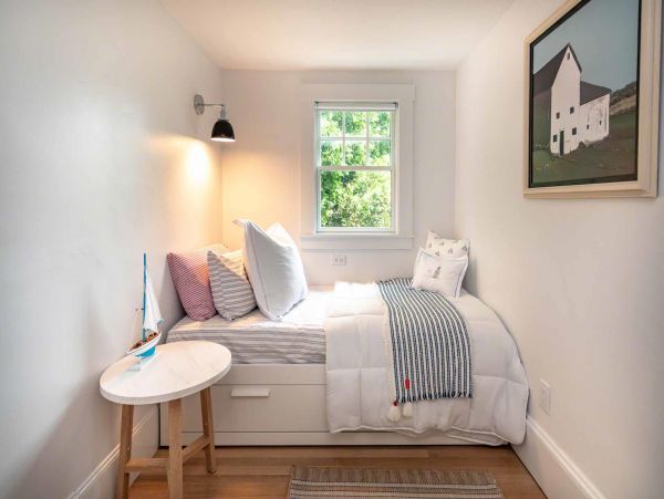 Cape Cod Home 994663