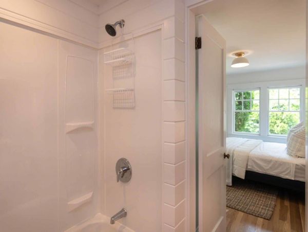Cape Cod Home 994663