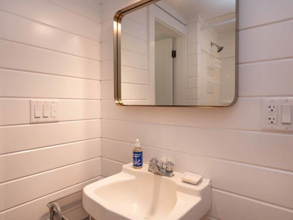 Cape Cod Home 994663