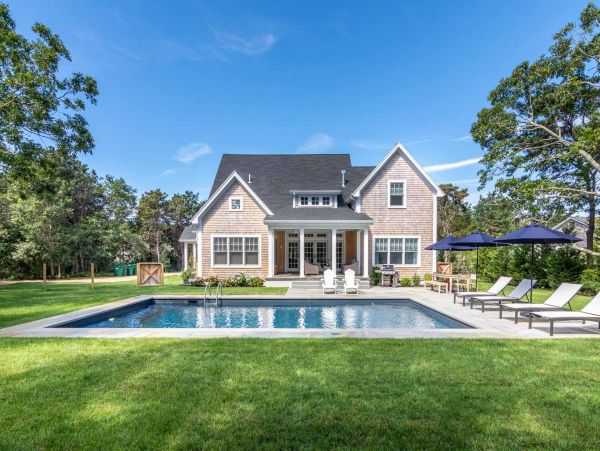 Cape Cod Home 994664