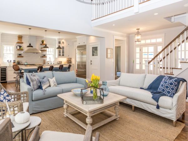 Cape Cod Home 994664