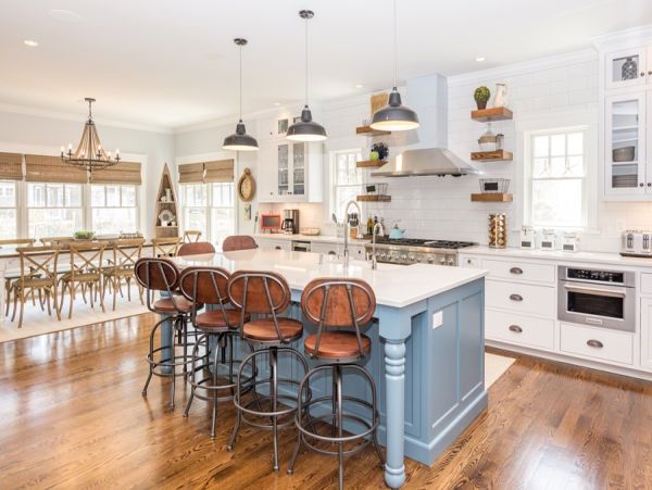 Cape Cod Home 994664