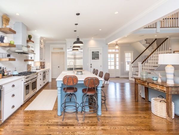 Cape Cod Home 994664