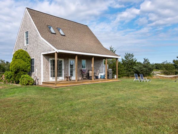 Cape Cod Home 994665