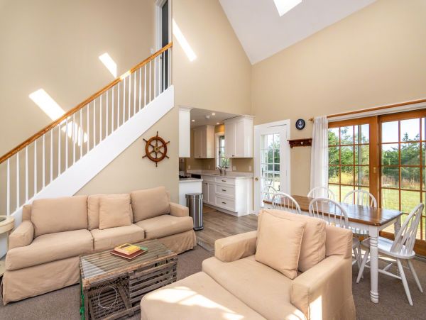 Cape Cod Home 994665