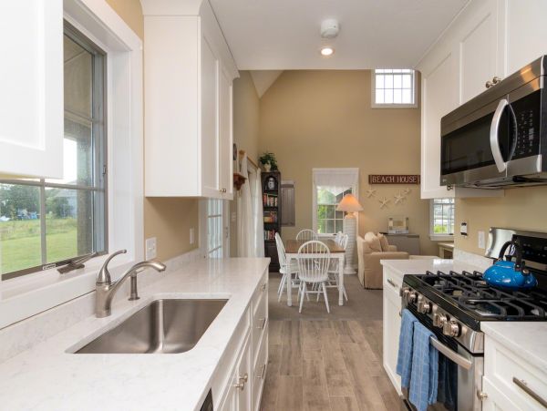 Cape Cod Home 994665