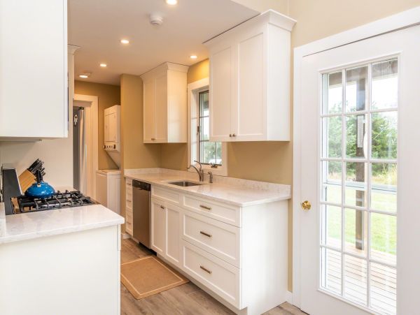 Cape Cod Home 994665
