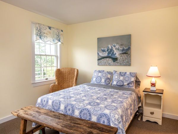 Cape Cod Home 994665