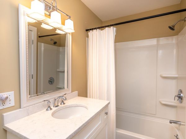 Cape Cod Home 994665