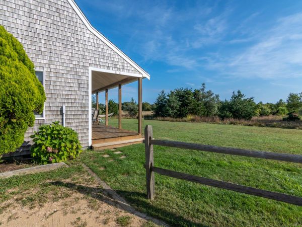 Cape Cod Home 994665