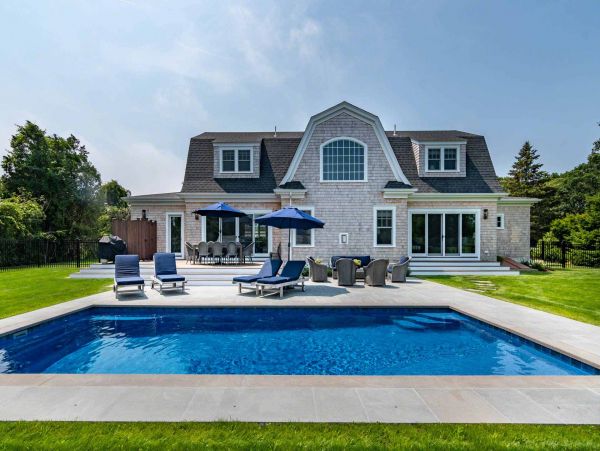 Cape Cod Home 994666