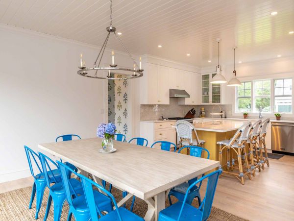 Cape Cod Home 994666
