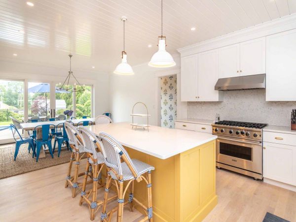 Cape Cod Home 994666