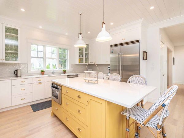 Cape Cod Home 994666