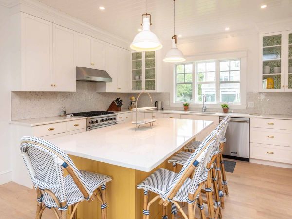 Cape Cod Home 994666