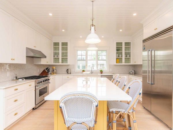 Cape Cod Home 994666