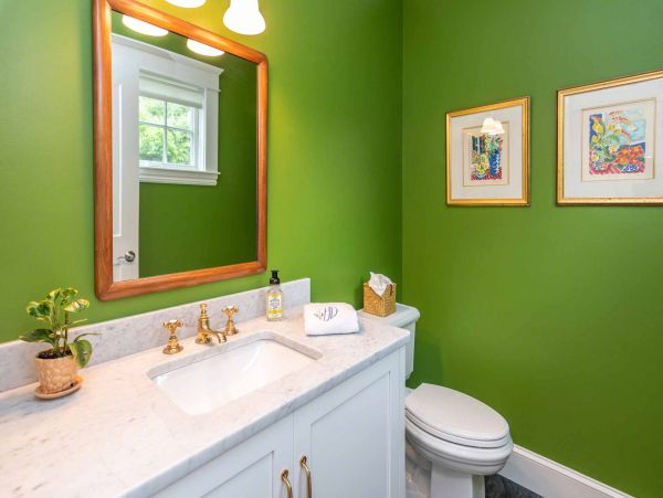 Cape Cod Home 994666