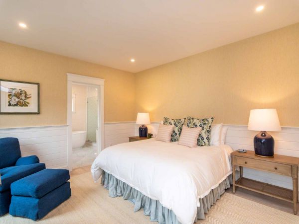 Cape Cod Home 994666