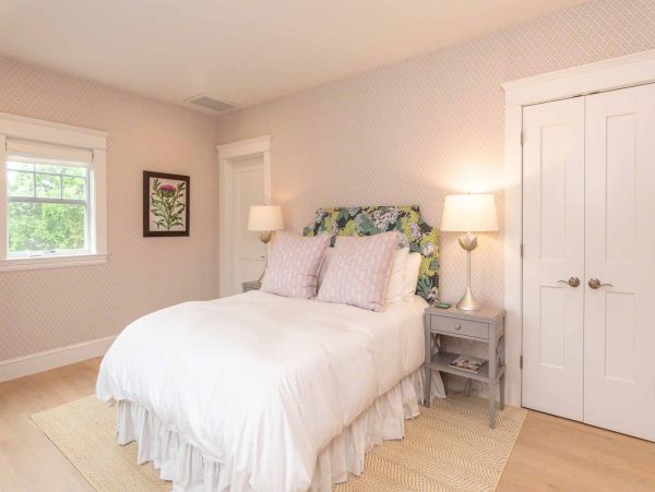 Cape Cod Home 994666
