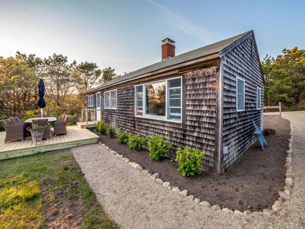 Cape Cod Home 994667