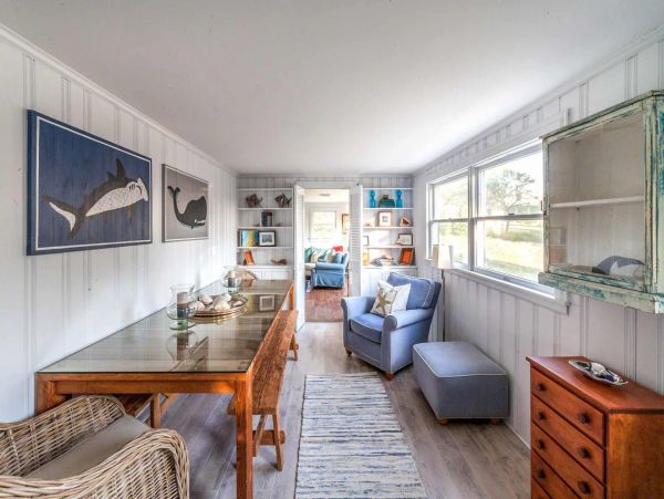 Cape Cod Home 994667