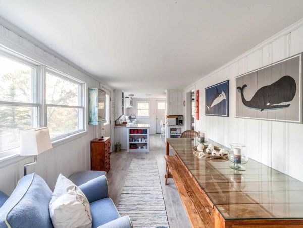 Cape Cod Home 994667