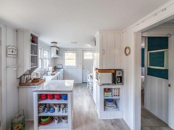 Cape Cod Home 994667