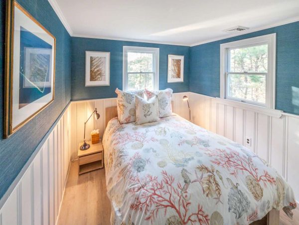 Cape Cod Home 994667