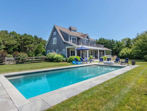 Cape Cod Home 994668