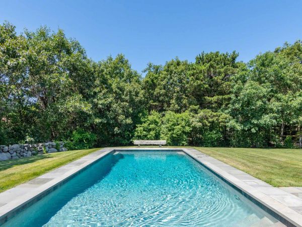 Cape Cod Home 994668