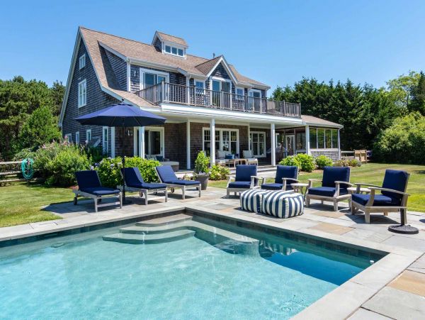 Cape Cod Home 994668