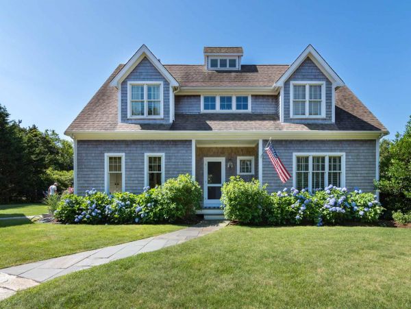 Cape Cod Home 994668