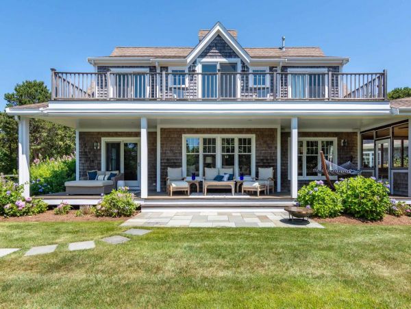 Cape Cod Home 994668