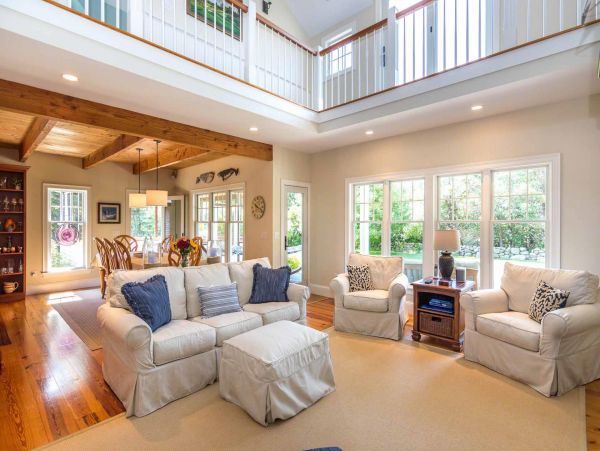 Cape Cod Home 994668