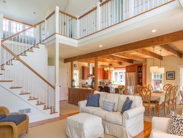 Cape Cod Home 994668